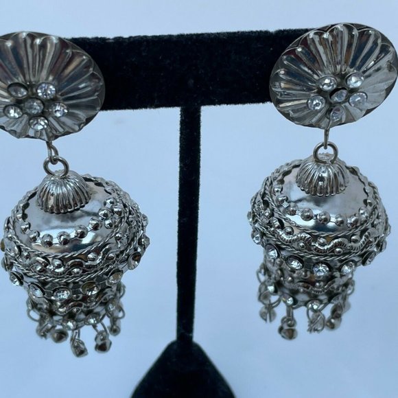 Fashion Earrings Silver Tone Fancy Jewelry Crystal Accents Traditional Earrings - Picture 10 of 11